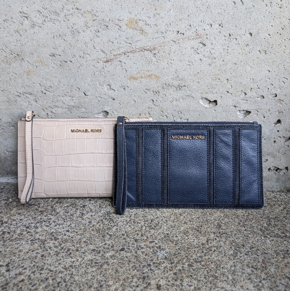 Michael Kors Croc Wristlet - Picture 16 of 16